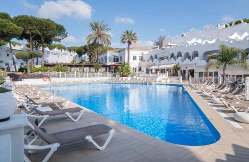 Urbanizacion Hacienda las Chapas Villa | Casa Silvia Marbella - dom w kompleksie hotelowym