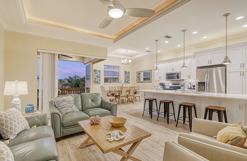 Siesta Key House | Casa Tegula | Pet Friendly 🐶 Ping Pong Table, Private Heated Pool, Steps to Beach!