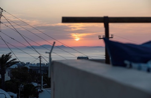 Finikia Villa | Casa Terra Vedema-Oia Sunset-Privacy-Plunge Pool-Starlink Internet (350-450Mbps)