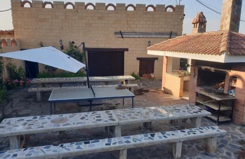 Arenzana de Abajo House | CASA TURÍSTICA Villa Carmen, CON CHIMENEA, AMPLIA ZONA DE JARDÍN, BARBACOA, PISCINA Y GARAJE