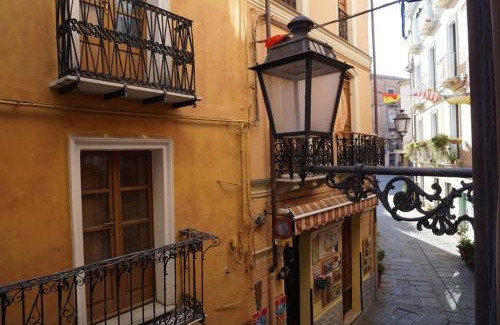 Iglesias Historic Centre House | Casa vacanze El Flamingo Rosa Cod IUN P5386