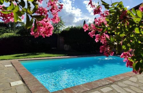 San Gimignano Villa | Casa Vacanze in campagna con piscina e giardino privati