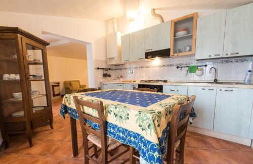 Monte Benichi House | Casa Vacanze Villa Giusterna