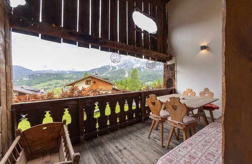 Cortina d'Ampezzo Apartment | Casa Verocip, a panoramic attic with a view of the Dolomites