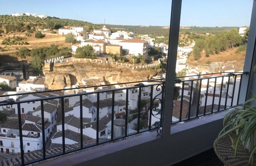 Setenil de las Bodegas House | CASA "VIZCAINO-SoL"