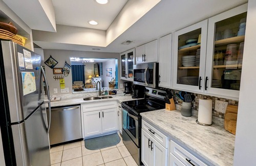Oceanmarsh Subdivision Condo | Casa Wanderlust at Harbor Island #K204