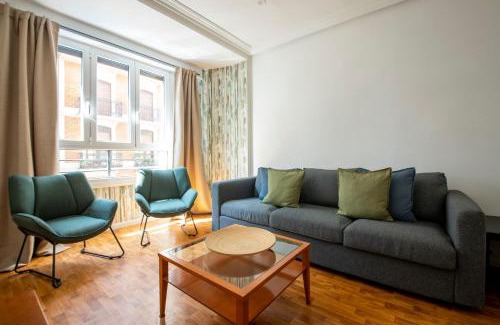 Gros Apartment | Casa Zurriola Beach! - Surf, eat and relax!