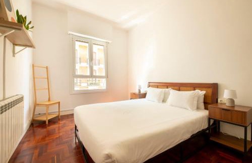 Gros Apartment | Casa Zurriola Beach! - Surf, eat and relax!