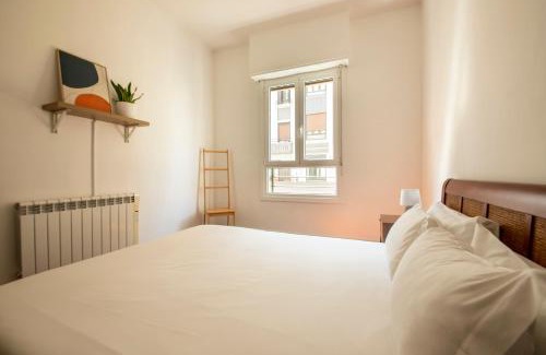 Gros Apartment | Casa Zurriola Beach! - Surf, eat and relax!