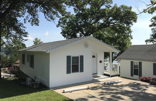 Gravois Mills House | Casablanca - Newly Remodeled Family Home With Main Channel View of the Lake 7MM
