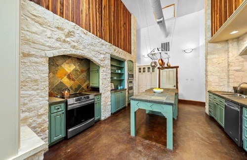 La Hacienda Estates House | Casadecas at Hudson Bend Ranch - Wedding, Event, Retreat, and Vacation Rental