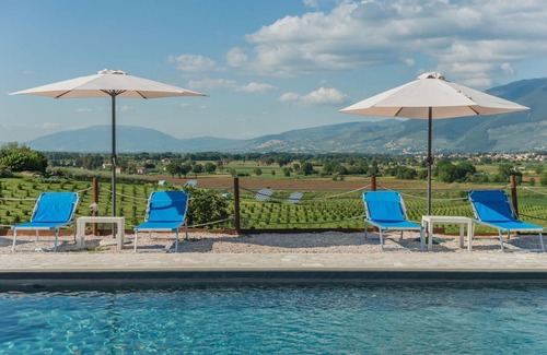 Spoleto Villa | Casale Andrea 16 - Seven Bedroom Villa, Sleeps 16