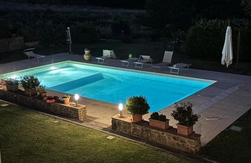 Ciggiano Villa | Casale Irina by VacaVilla