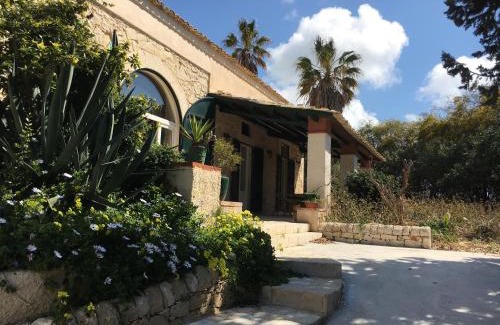 Caucana-finaiti-casuzze-finaiti Nord Villa | Casale Vignazze