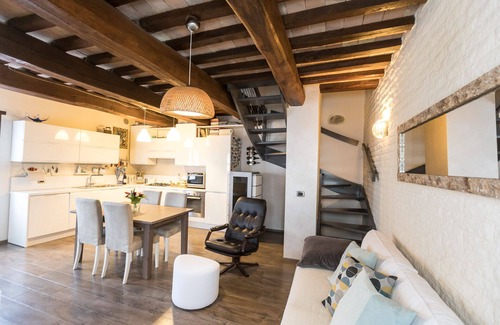 Montone House | CasAvena luxury country house with big garden near Montone. 25m from PG airport