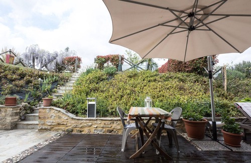 Montone House | CasAvena luxury country house with big garden near Montone. 25m from PG airport