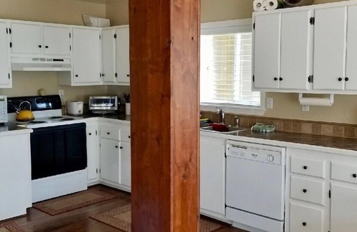 Cascade Cabin | Cascade Lake 250 Yds to Lake/boat launch /Windancer Lodge