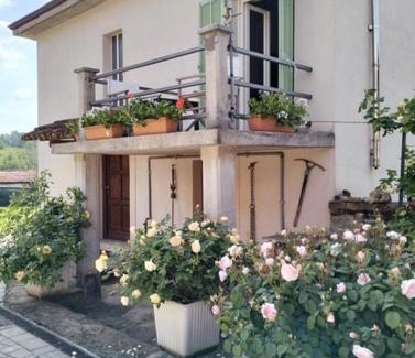 Camerana House | Casetta delle rose