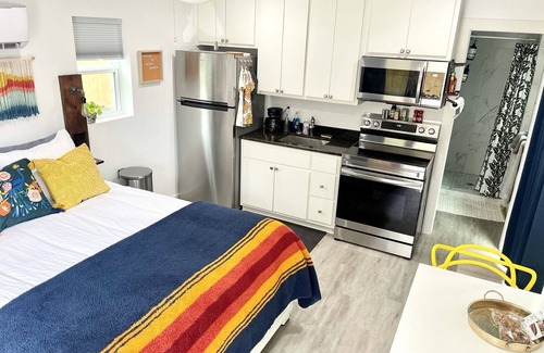 Kerrville Cottage | Casita Blanca - tiny house in the heart of Kerrville