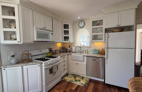 Downtown Monterey House | Casita Del Mar - A Quaint 1929 Spanish Cottage in Beautiful Monterey