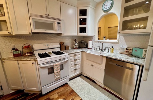 Downtown Monterey House | Casita Del Mar - A Quaint 1929 Spanish Cottage in Beautiful Monterey