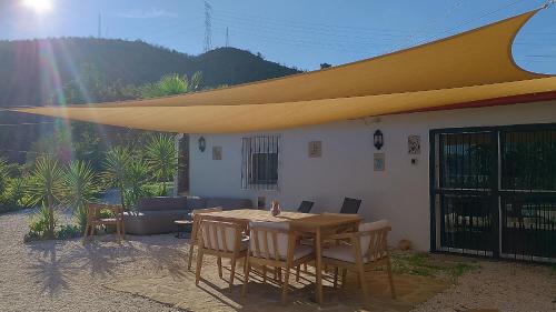Alora House | Casita Naranja