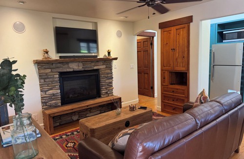 Vista House | Casita on the Hill! Charming home with California Outdoor Living