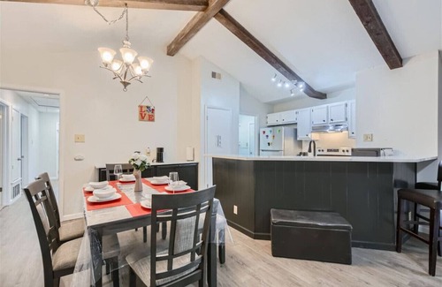 Wetmore House | Casita San Antonio + Family and Pet Friendly