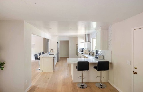 Sonoma House | Casita Sonoma: Enchanting remodeled 3BD/2BA home, Chef's kitchen, modern style