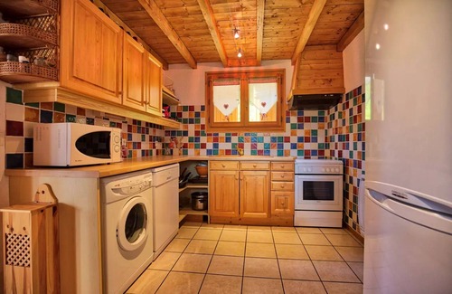 Notre-Dame-de-Bellecombe Ski Chalet | Cassiopee Cottage - Chalets for 7 people