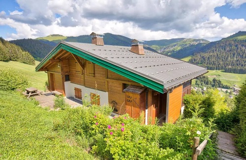 Notre-Dame-de-Bellecombe Ski Chalet | Cassiopee Cottage - Chalets for 7 people