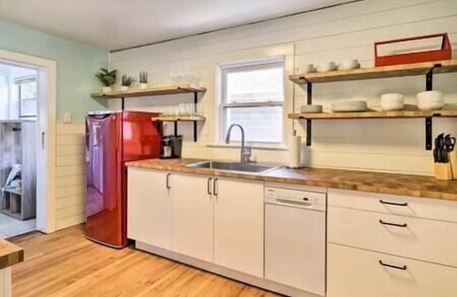 East Ocean View House | Castaway 2 bed cottage by the beach