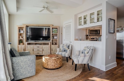 Sunnyside Condo | Castaway Condo, beach chairs w/wagon provided, 4 pools, dedicated workspace.