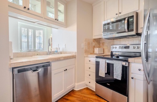 Sunnyside Condo | Castaway Condo, beach chairs w/wagon provided, 4 pools, dedicated workspace.