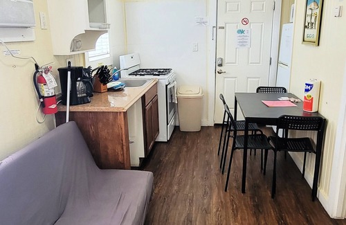 Old Town Cottage | Castaway! DB3-2 Bedroom/1 Bath Standard Cottage, Walk to the Beach, Dogs OK!