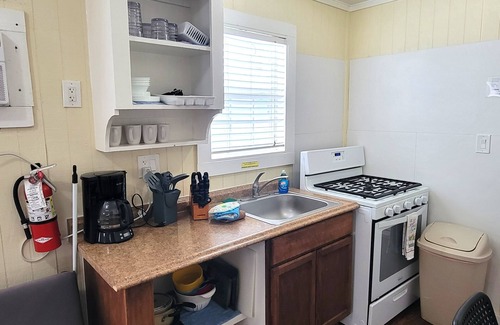 Old Town Cottage | Castaway! DB3-2 Bedroom/1 Bath Standard Cottage, Walk to the Beach, Dogs OK!
