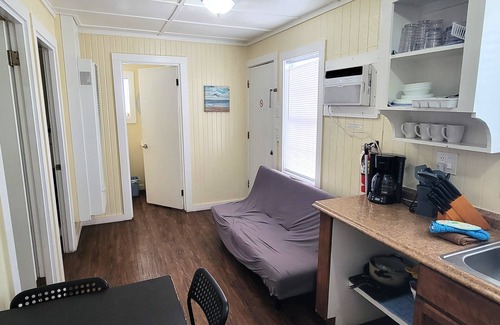 Old Town Cottage | Castaway! DB3-2 Bedroom/1 Bath Standard Cottage, Walk to the Beach, Dogs OK!