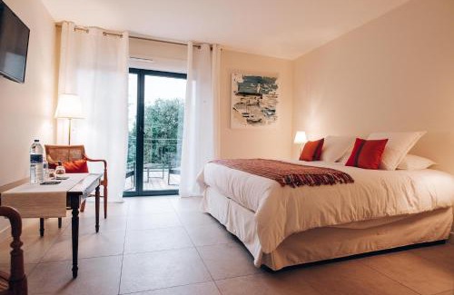Fey House | Castel Féy