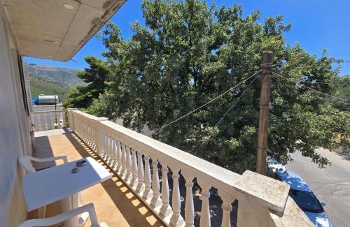 Himare Apartment | Castel Room