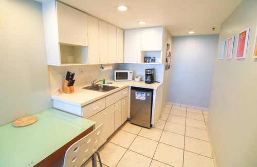 Seybold Condo | Castle 1221 Large studio with free parking, pool, tennis, gym, beach access, tiki bar.