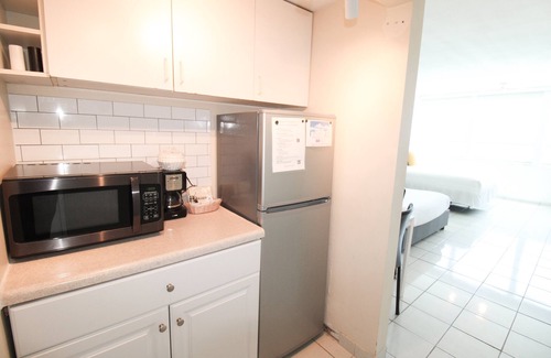 Miami Beach Condo | Castle 1733 Oceanfront Studio with pool, beach access, free parking, gym, tennis and more!