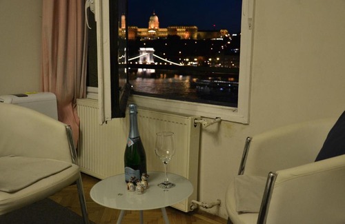 Belvaros - Lipotvaros Apartment | Castle and Danube Panorama