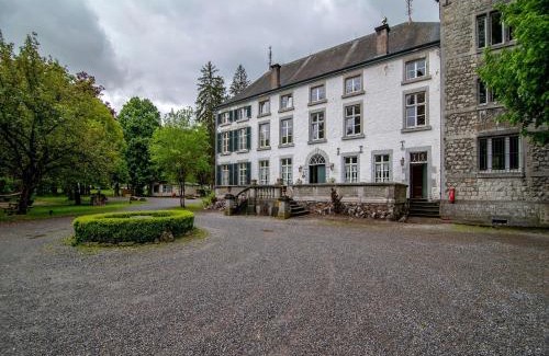 Aywaille House | Castle Apartment Aywaille near River Amblève