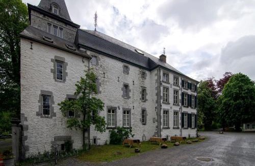 Aywaille House | Castle Apartment Aywaille near River Amblève