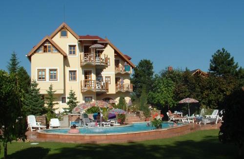 Balatonfured House | Castle house