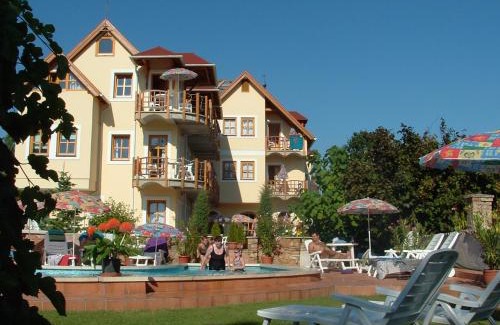 Balatonfured House | Castle house