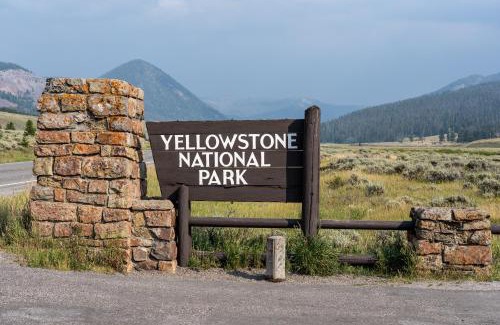 West Yellowstone Cabin | Castle in the Sky Unit Y