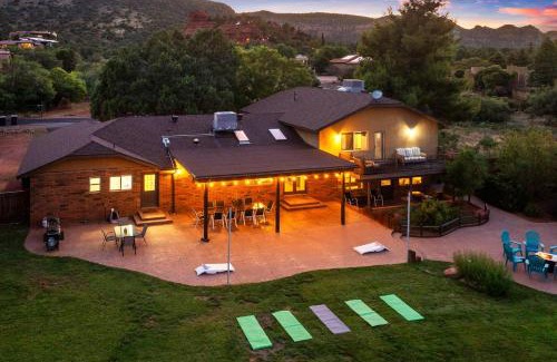 Oak Creek House | Castle Rock Views Sedona Retreat with Hot Tub!