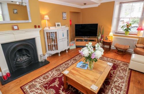 Kidwelly House | Castle School House