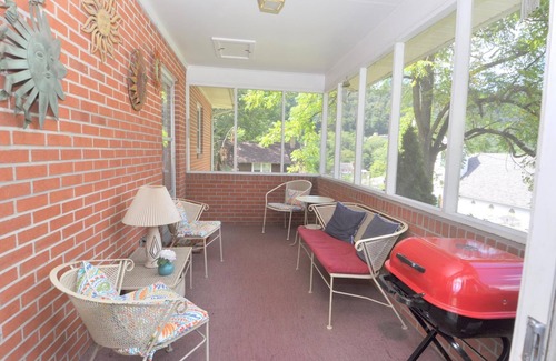 Berkeley Springs House | Castle View - A Rancher With a View!